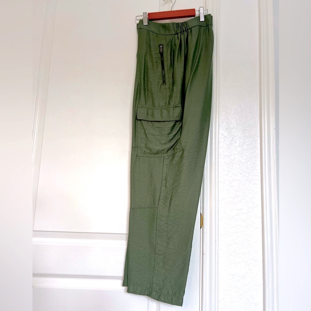 DKNY Women’s Baggy Cargo-Style Soft Lounge Trousers | Army Green | 12